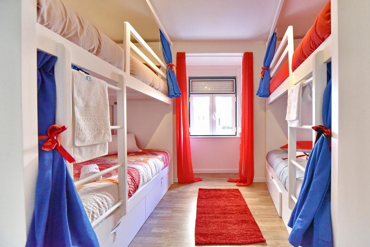 Hostel Train Lisbon